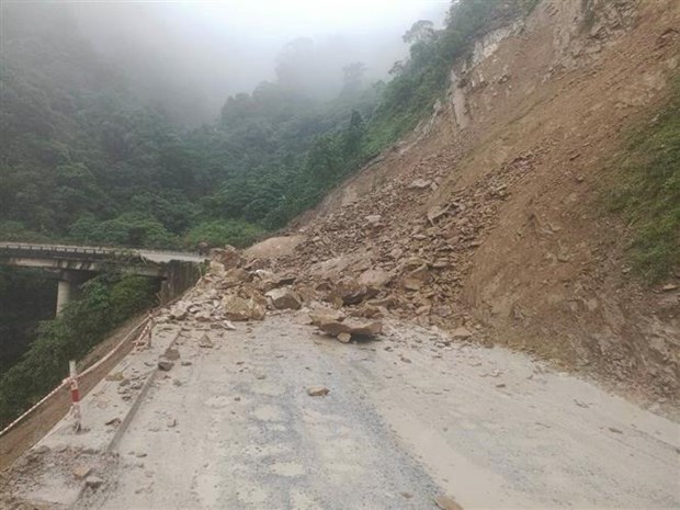 Inundaciones causan la muerte de cinco personas en region central de Vietnam hinh anh 1