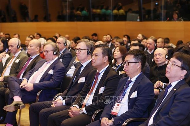 Primer ministro participa en el Foro Empresarial Vietnam - Luxemburgo hinh anh 1