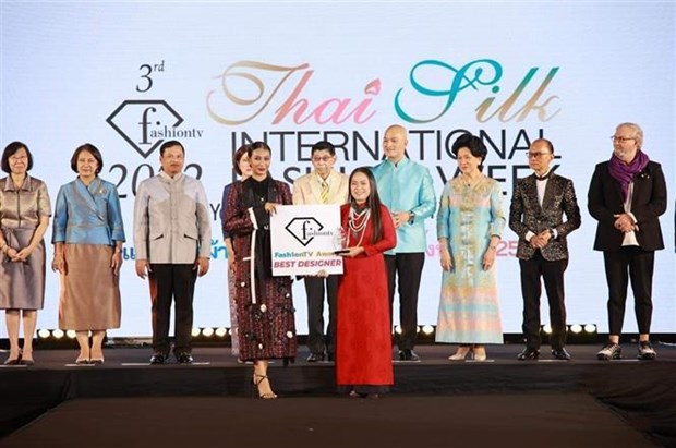 Vietnam conquista premios en Semana de moda internacional y seda de Tailandia hinh anh 1