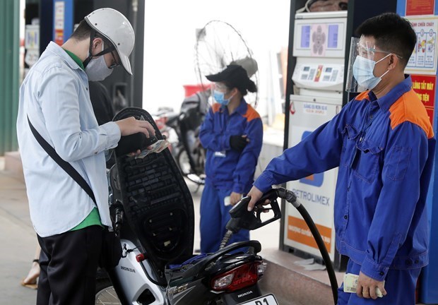 Precios de gasolina se reducen nuevamente en Vietnam hinh anh 1
