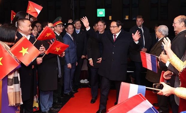 Premier vietnamita se reune con comunidad connacional en Paises Bajos hinh anh 1