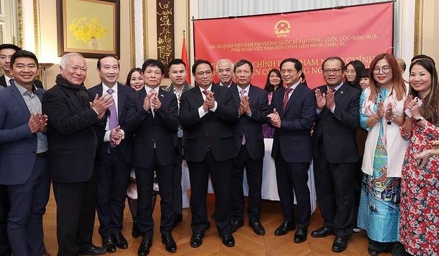 Primer ministro de Vietnam se reune con comunidad de connacionales en Belgica hinh anh 1