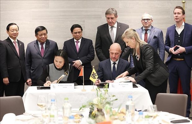 Premier vietnamita promete crear entorno favorable para empresas belgas hinh anh 1