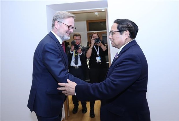 Premier vietnamita se reune con dirigentes de paises y socios europeos hinh anh 4