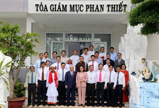 Presidente del Frente de la Patria de Vietnam felicita por la Navidad hinh anh 1