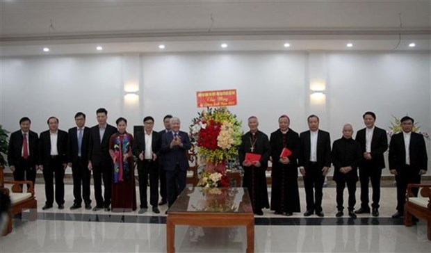 Dirigentes vietnamitas felicitan a comunidad catolica en ocasion de Navidad hinh anh 2