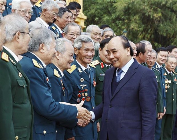 Presidente vietnamita enaltece aportes de la Division de Defensa Aerea de Hanoi hinh anh 1