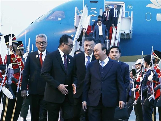 Presidente vietnamita llega a Yakarta para visita estatal a Indonesia hinh anh 1