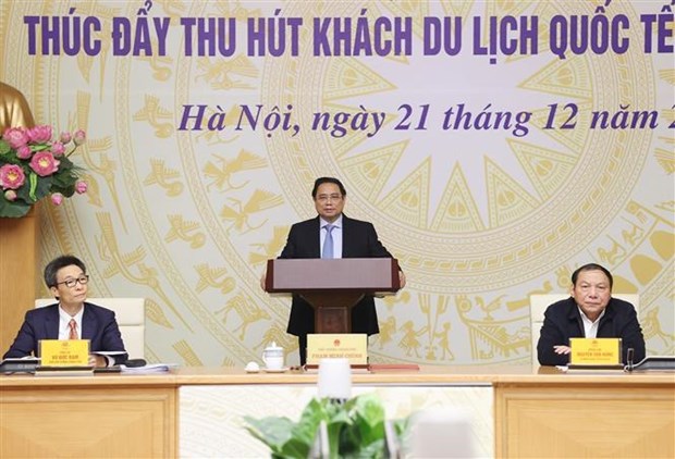 Premier vietnamita preside conferencia sobre atraccion de turistas internacionales hinh anh 1