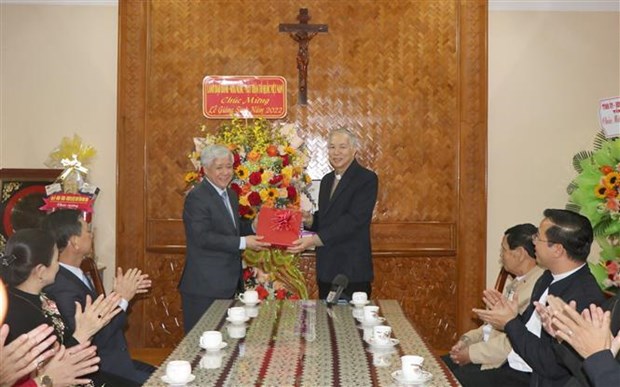 Frente de la Patria de Vietnam saluda a sacerdotes por Navidad hinh anh 1