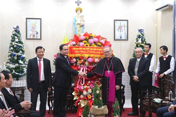 Dirigente parlamentario vietnamita felicita a Arquidiocesis de Hue por Navidad hinh anh 1