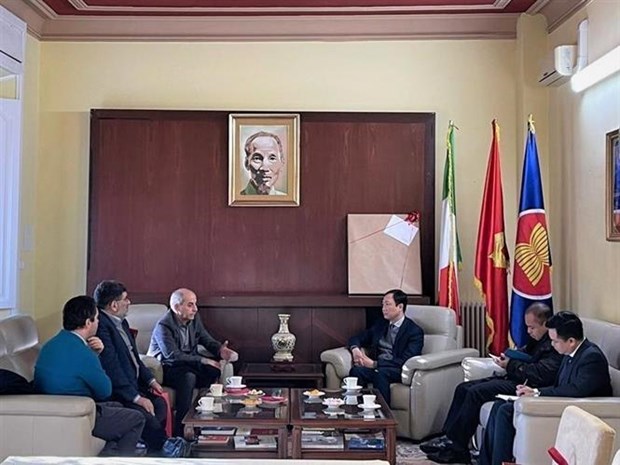 Partido Comunista de Italia aprecia el desarrollo de Vietnam hinh anh 1