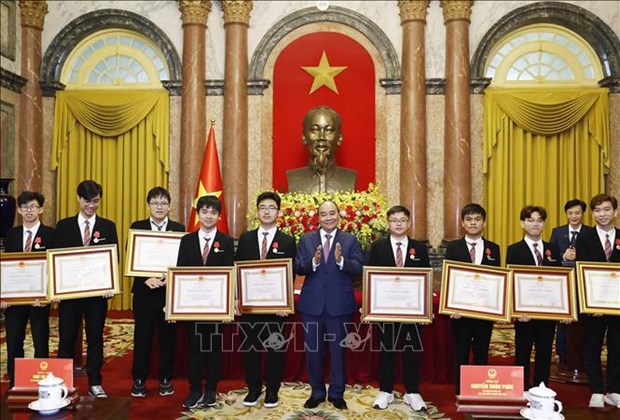 Presidente vietnamita enaltece a estudiantes galardonados en Olimpiadas Internacionales hinh anh 1