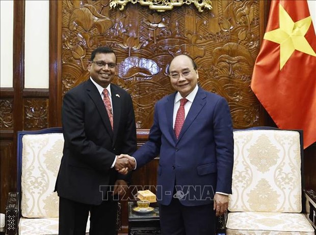 Presidente de Vietnam recibe a embajadores salientes de Sri Lanka y Camboya hinh anh 1