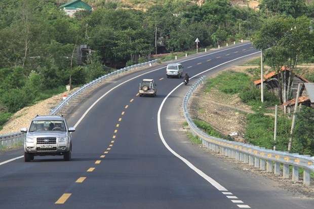Premier de Vietnam insta a acelerar implementacion de importantes proyectos de autopistas hinh anh 1