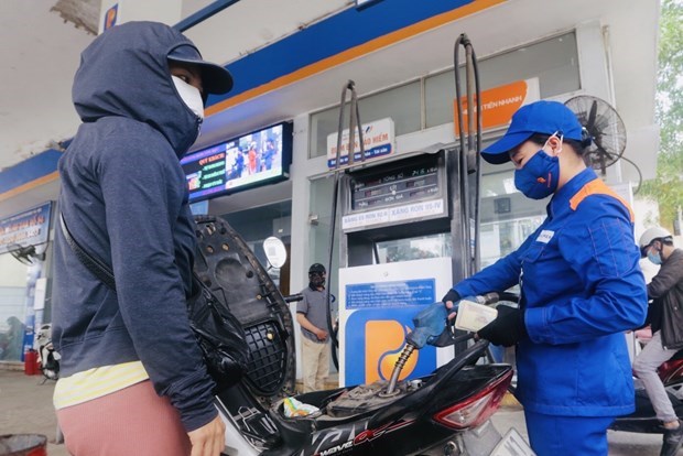 Precios de gasolina de Vietnam aumentan ligeramente hinh anh 1