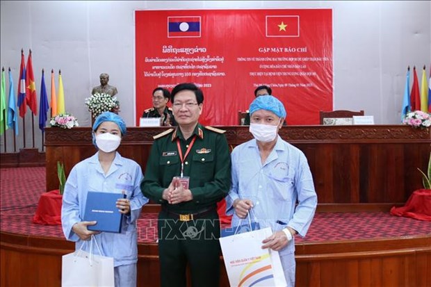 Medicos vietnamitas ayudan a Laos a realizar con exito trasplante renal de donante vivo hinh anh 1