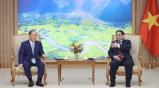 Premier vietnamita recibe al exprimer ministro japones Suga Yoshihide hinh anh 1
