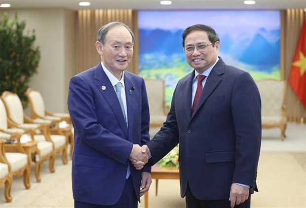 Premier vietnamita recibe al exprimer ministro japones Suga Yoshihide hinh anh 2