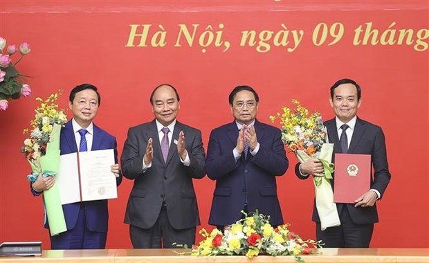 Entregan decisiones de nombramiento a nuevos vicepremieres vietnamitas hinh anh 1