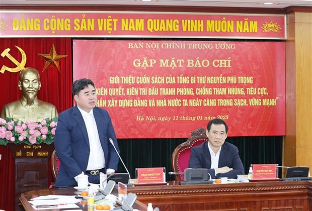 Presentan libro del secretario general Nguyen Phu Trong sobre lucha anticorrupcion hinh anh 2