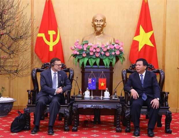 Dirigente partidista vietnamita recibe a nuevo embajador de Australia hinh anh 1