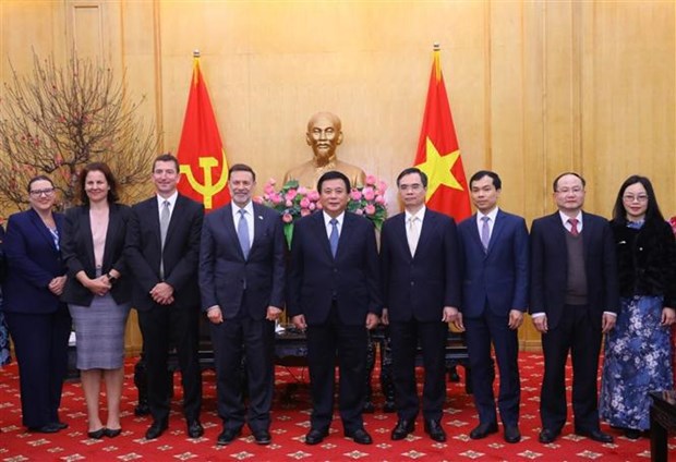 Dirigente partidista vietnamita recibe a nuevo embajador de Australia hinh anh 2