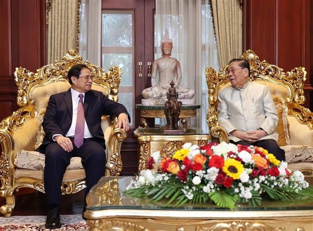 Premier vietnamita se reune con exdirigentes laosianos hinh anh 1