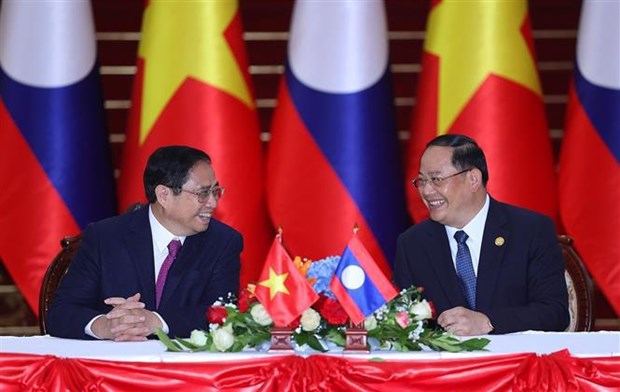 Primer ministro vietnamita concluye su visita oficial a Laos hinh anh 2