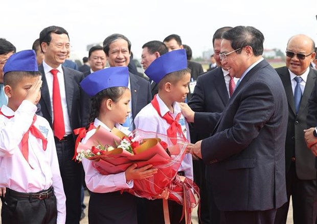 Primer ministro vietnamita concluye su visita oficial a Laos hinh anh 1