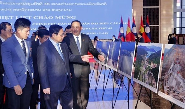 Premieres de Vietnam y Laos participan en exposicion sobre nexos de cooperacion bilateral hinh anh 1