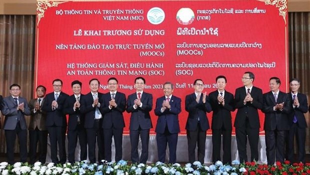 Vietnam entrega plataformas digitales a Laos hinh anh 1