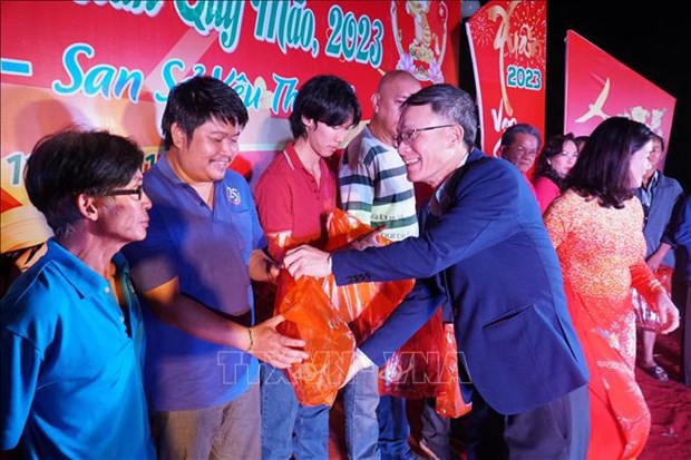Comunidad vietnamita en Laos celebra Ano Nuevo Lunar hinh anh 1