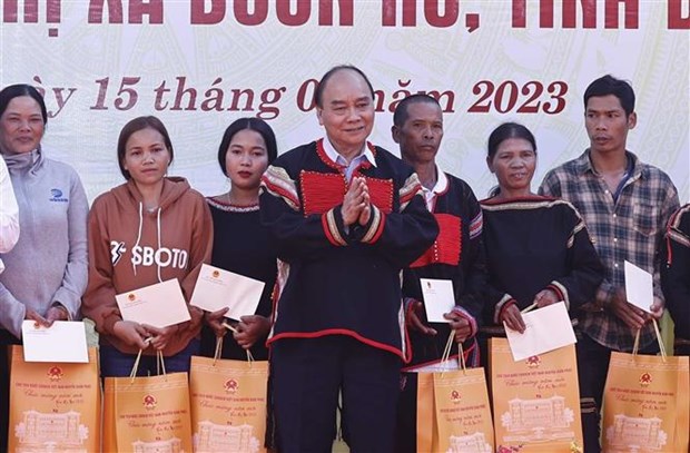 Presidente de Vietnam alienta a personas pobres en provincia altiplana hinh anh 1