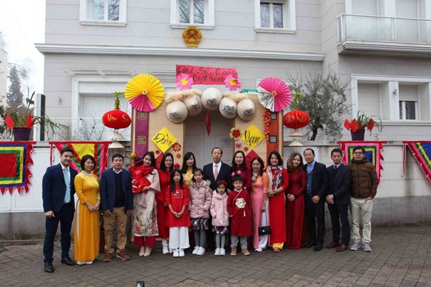 Vietnamitas en Espana celebran Ano Nuevo Lunar 2023 hinh anh 1