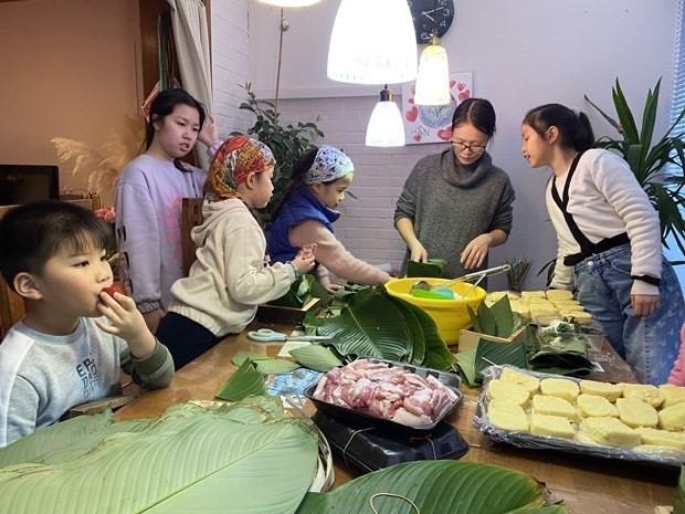 Vietnamitas en ultramar se preparan para el Tet hinh anh 1
