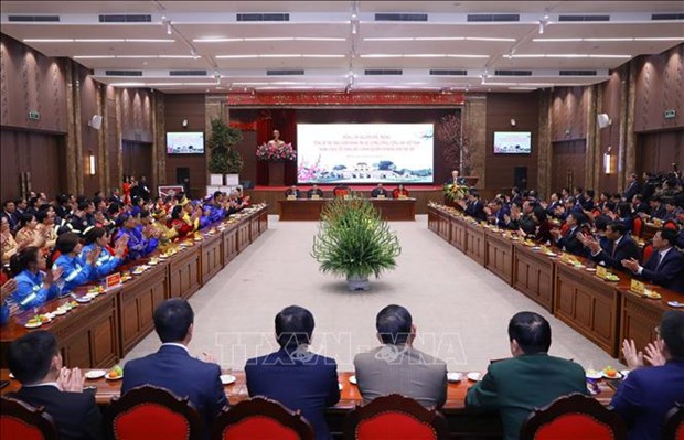Maximo dirigente partidista felicita a poblacion de Hanoi en ocasion del Tet hinh anh 2