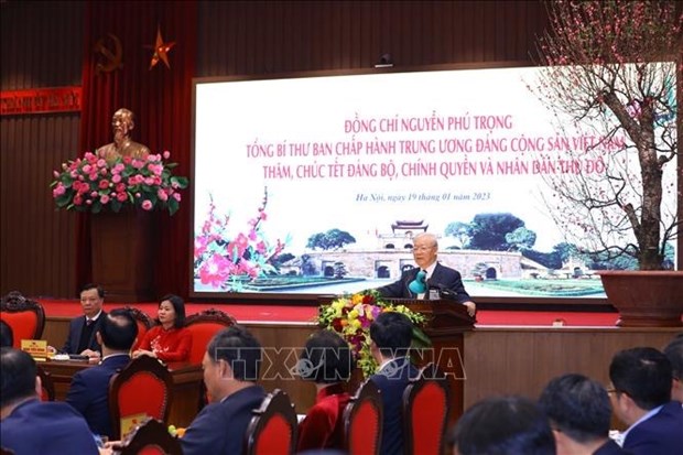 Maximo dirigente partidista felicita a poblacion de Hanoi en ocasion del Tet hinh anh 3