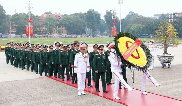 Dirigentes del Partido y Estado rinden homenaje al Presidente Ho Chi Minh hinh anh 2