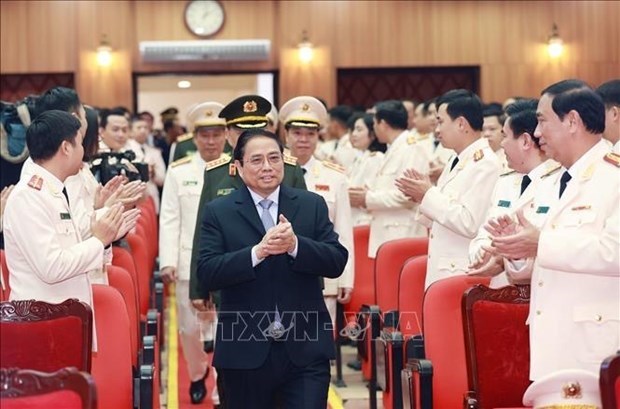 Primer ministro visita unidades de seguridad publica y ejercito con motivo del Tet hinh anh 3