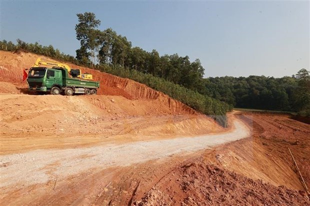 Premier vietnamita inspecciona proyecto de carretera Tuyen Quang-Phu Tho hinh anh 2