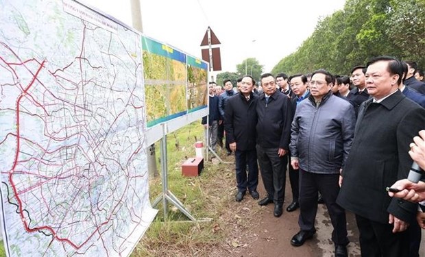 Premier vietnamita inspecciona construccion de carretera de circunvalacion 4 hinh anh 1