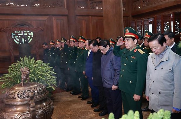 Premier vietnamita lanza siembra de arboles por motivo del Tet 2023 hinh anh 1
