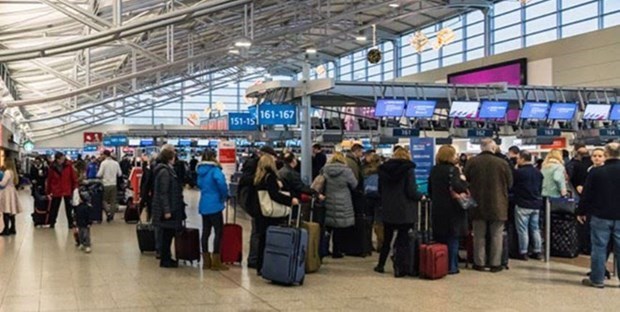 Aeropuerto de Praga aspira a abrir rutas aereas directas a Vietnam hinh anh 1