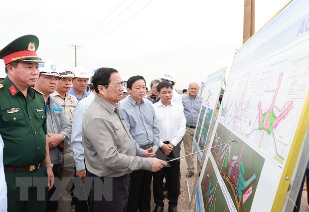 Premier vietnamita urgio a acelerar construccion del Aeropuerto Internacional de Long Thanh hinh anh 1