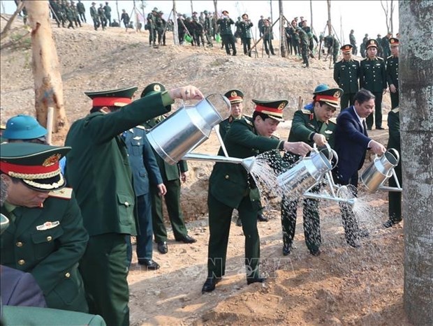 Ministerio de Defensa de Vietnam lanza movimiento de plantacion de arboles hinh anh 2