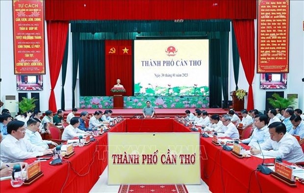 Premier vietnamita urge acelerar progreso de proyectos de autopistas en Delta del Mekong hinh anh 2