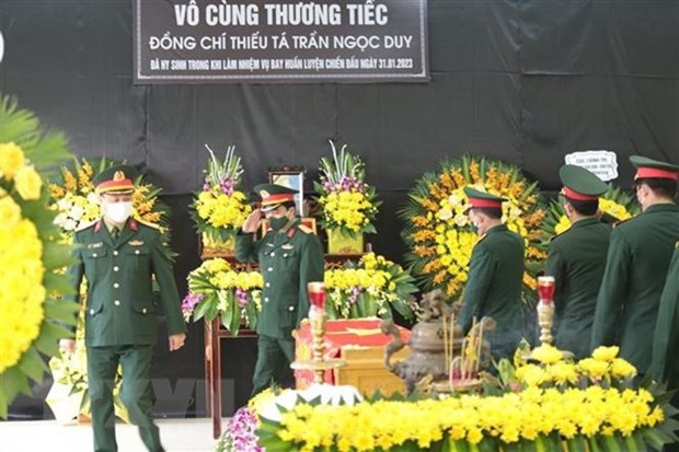 Entregan Orden postuma de Defensa de Patria a piloto Tran Ngoc Duy hinh anh 1