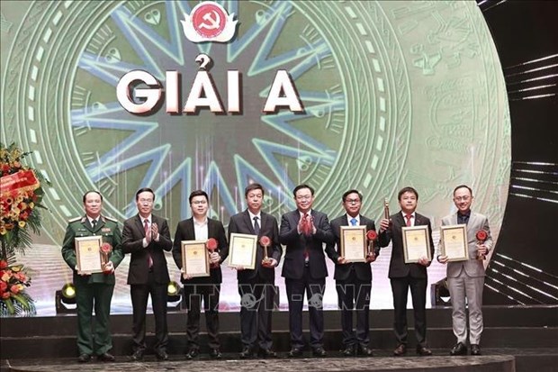 Anuncian obras ganadoras de Premio de Periodismo sobre construccion del PCV hinh anh 1