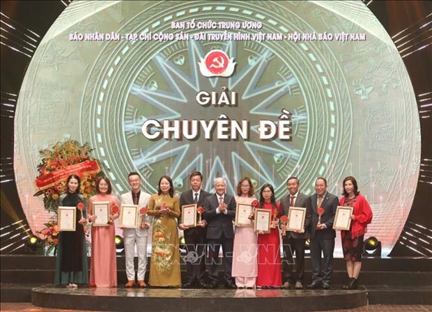 Anuncian obras ganadoras de Premio de Periodismo sobre construccion del PCV hinh anh 3